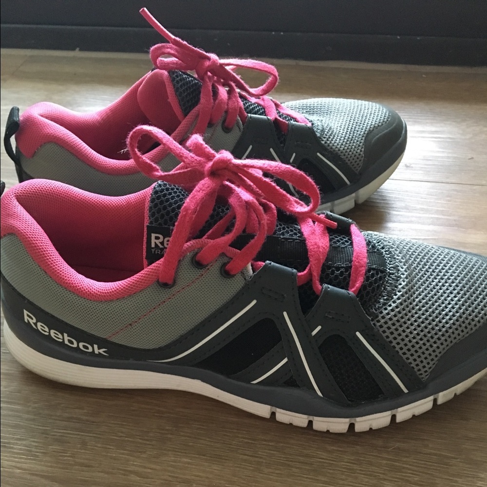 Reebok athletic shoes size 6